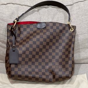 Louis Vuitton bag for sale in a very good condition
